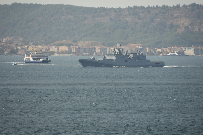 Rus askeri gemileri Çanakkale Boğazı'ndan geçti