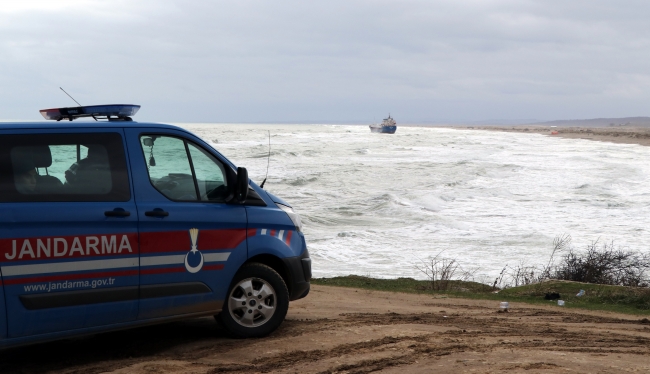 Kandıra'da gemi karaya oturdu