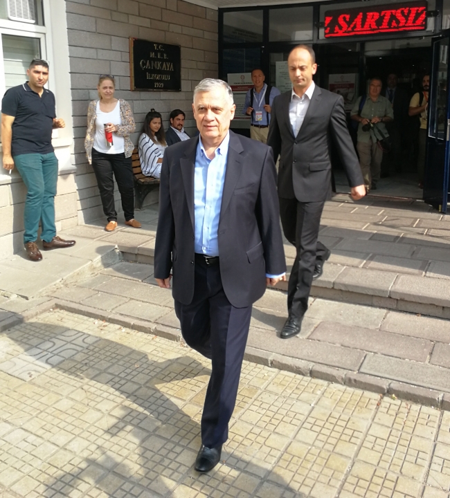 Genelkurmay Başkanı Akar ve komutanlar oylarını Ankara'da kullandı