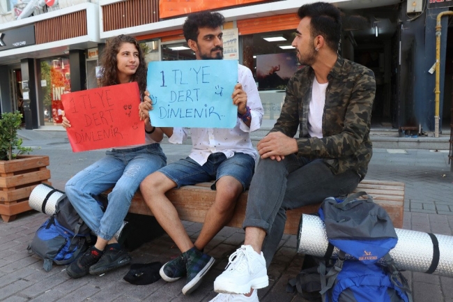 1 liraya dert dinleyerek şehir şehir dolaşıyorlar