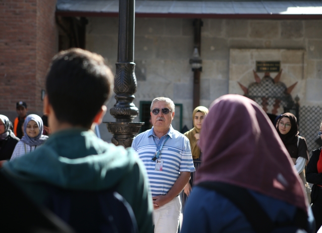 Kitap okuyan öğrenciler geziyle ödüllendirildi