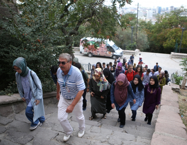 Kitap okuyan öğrenciler geziyle ödüllendirildi