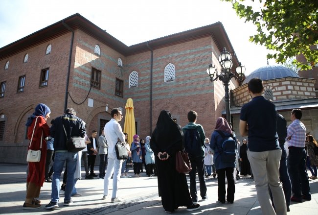 Kitap okuyan öğrenciler geziyle ödüllendirildi