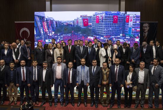 Gökçek, 15 Temmuz gecesi yaşananları sinevizyon gösterimiyle anlattı