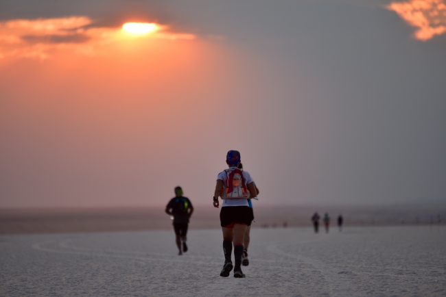 Tuz Gölü Ultra Maratonu başladı