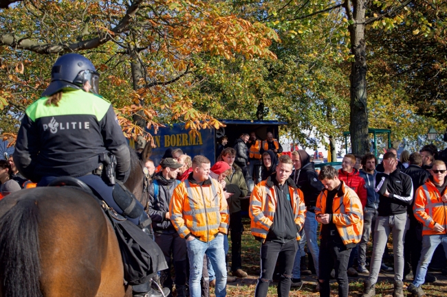 Hollanda'da inşaat sektörü çalışanlarından hükümet karşıtı protesto