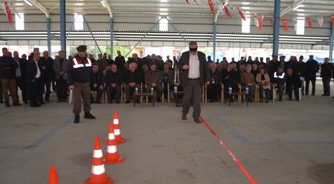 'Alkol gözlüğü' takan vatandaşlar zor anlar yaşadı