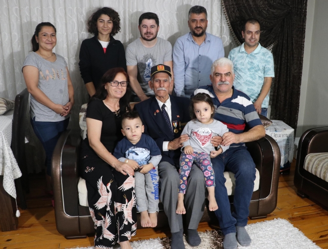 Gezmeye gittiği Güney Kore'de Türk gaziyi şaşırtan fotoğraf