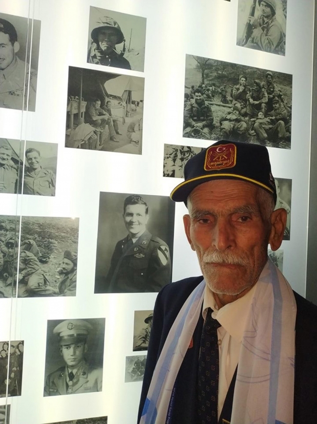 Gezmeye gittiği Güney Kore'de Türk gaziyi şaşırtan fotoğraf