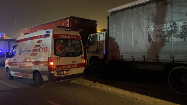 İstanbul'da panelvan kamyona çarptı: 1 ölü