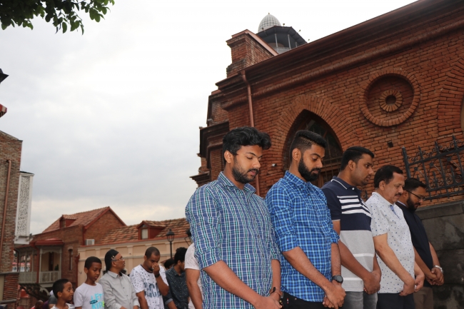 İslam dünyası bayram namazında buluştu