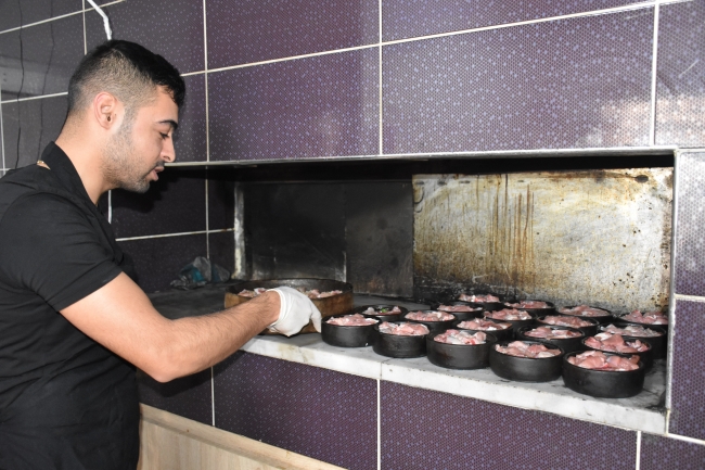 "Oğlak güveci" günde 5 bin porsiyon tüketiliyor