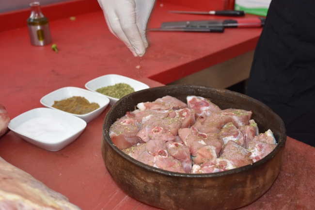 "Oğlak güveci" günde 5 bin porsiyon tüketiliyor