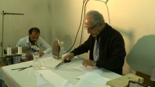 El yapımı gömlekleriyle babasının mirasını koruyor