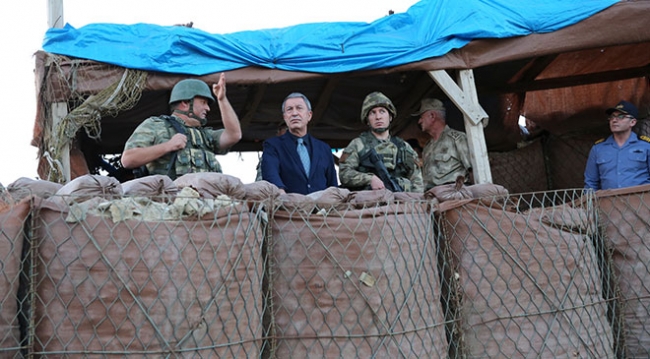 Bakan Hulusi Akar ve komuta kademesi Dağbaşı Üs Bölgesi'nde