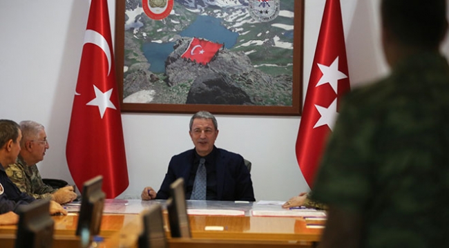 Bakan Hulusi Akar ve komuta kademesi Dağbaşı Üs Bölgesi'nde