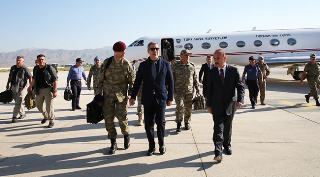 Bakan Hulusi Akar ve komuta kademesi Dağbaşı Üs Bölgesi'nde