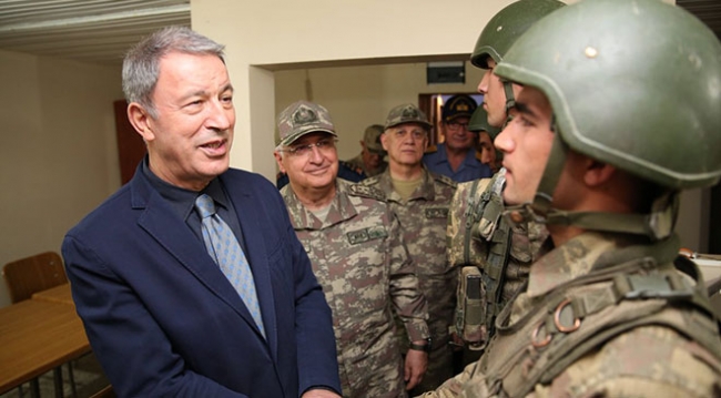 Bakan Hulusi Akar ve komuta kademesi Dağbaşı Üs Bölgesi'nde