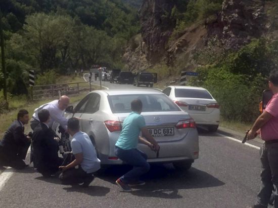 CHP konvoyu yakınında çatışma