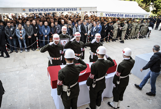 Fırat Kalkanı şehitleri toprağa verildi