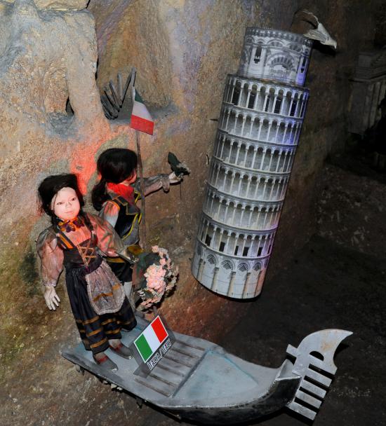 Bu mağara çocuklara dünyayı tanıtıyor