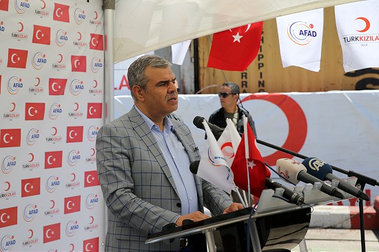 Yemen'e insani yardım taşıyan gemi yola çıktı