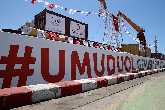 Yemen'e insani yardım taşıyan gemi yola çıktı