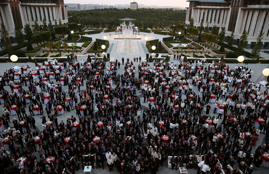 'Terör örgütleri kullanılarak oynanan oyunları görüyoruz'