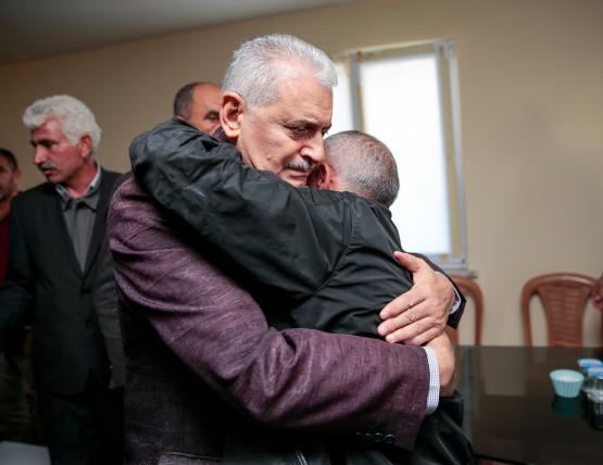 Başbakan Yıldırım'dan Helin'in babasına taziye ziyareti