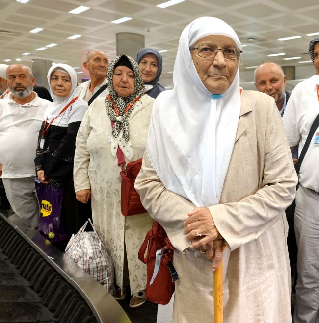 İlk hacı kafilesi yurda döndü