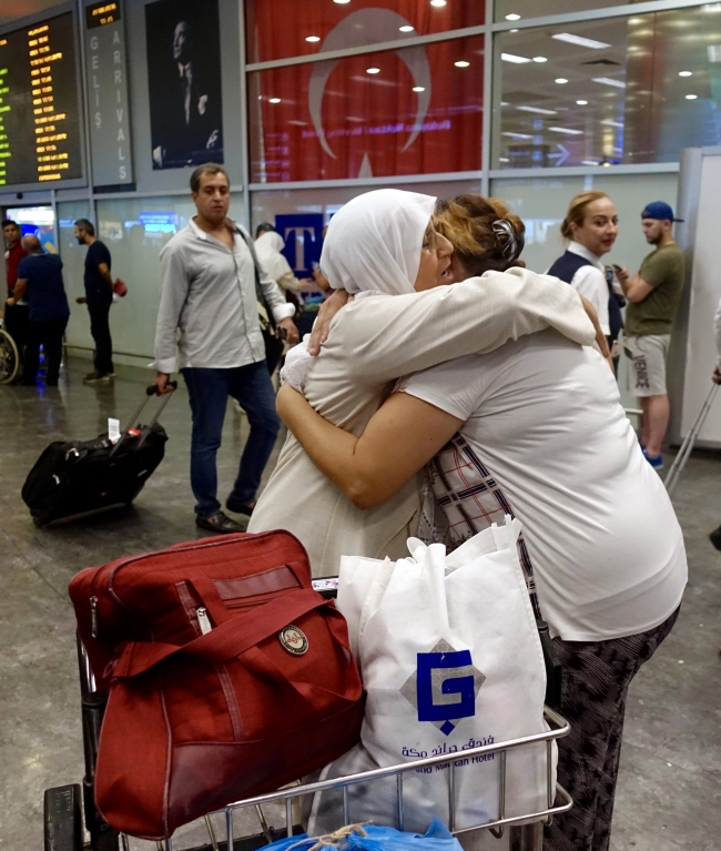 İlk hacı kafilesi yurda döndü