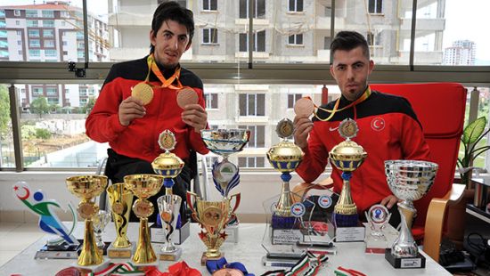 Hacdaki babanın çifte madalya sevinci