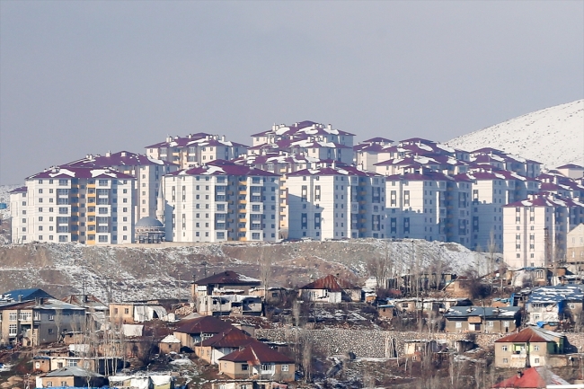 Terörden temizlenen Yüksekova'nın çehresi değişti