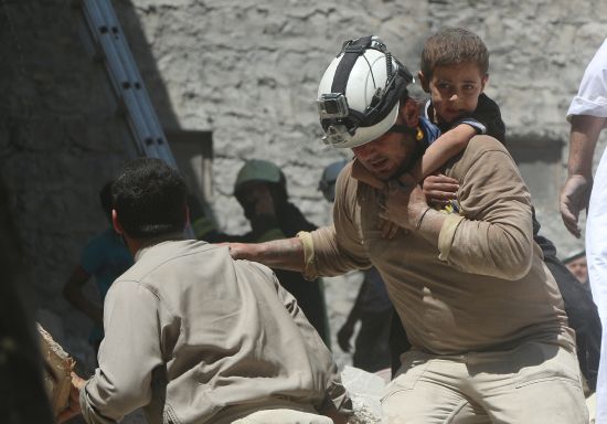 Halep'e bombalar yağıyor! Bilanço artıyor