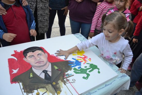 İlkokul öğrencilerinden Halisdemir'in ailesine anlamlı hediye