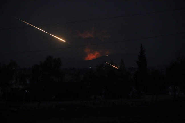 Halep ve Hama'da askeri üslere füze saldırısı
