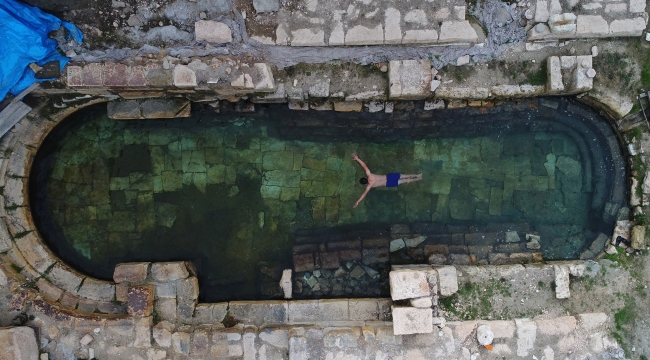 2 bin yıllık hamamda kış ortasında yüzme keyfi