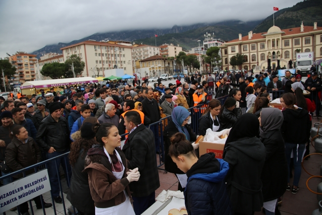 Hamsi Festivali'nde 5 ton hamsi ikram edildi