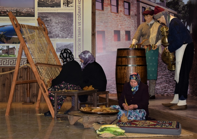 Müzede hasır örmeyi öğretiyorlar