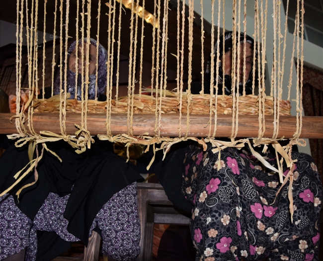 Müzede hasır örmeyi öğretiyorlar