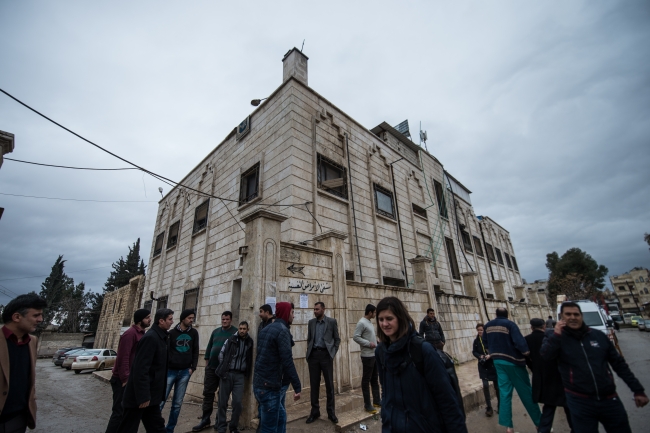 Azez'deki teröristlerin tahrip ettiği hastaneye Türkiye'den yardım eli