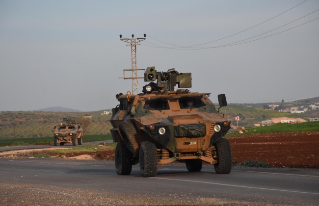 Sınır birliklerine komando ve askeri araç sevkiyatı