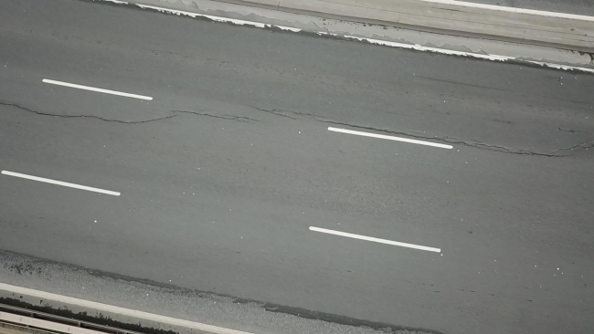 Avcılar'da yolda çatlak oluştu, D-100 kara yolu trafiğe kapatıldı