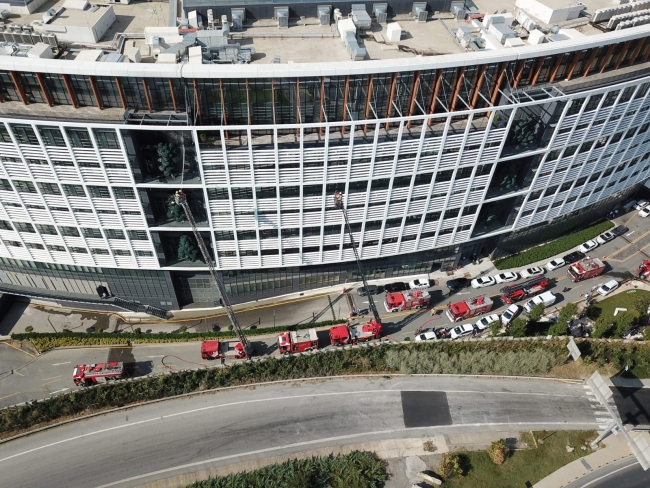 İstanbul'da üniversite binasında yangın