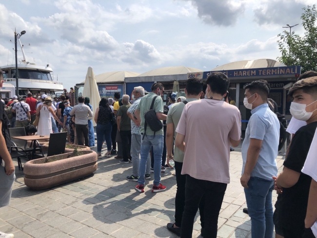 İstanbul'da kalanlar Adalar'a akın etti