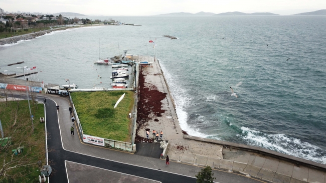 Caddebostan Sahili kırmızıya büründü