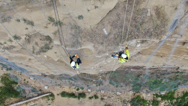 Silivri'de kuşları öldüren çelik ağlar kesiliyor