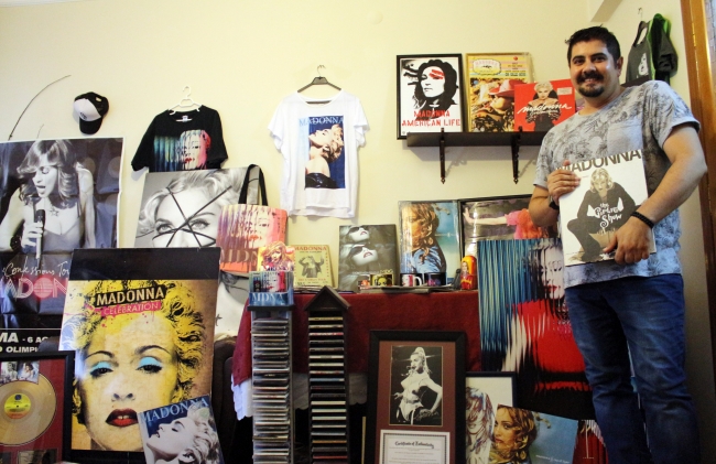 Antalyalı öğretmen 28 yıldır biriktirdiği Madonna koleksiyonuyla ilgi çekiyor