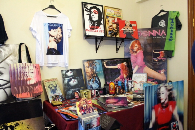 Antalyalı öğretmen 28 yıldır biriktirdiği Madonna koleksiyonuyla ilgi çekiyor