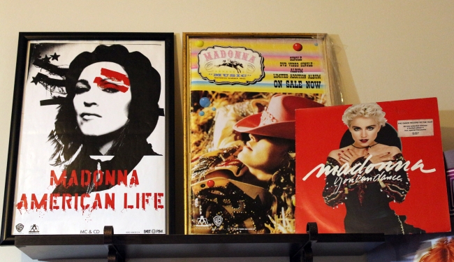 Antalyalı öğretmen 28 yıldır biriktirdiği Madonna koleksiyonuyla ilgi çekiyor